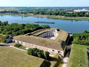 Die Festung Monostori Erőd in Komárom, im 19. Jahrhundert von den Habsburgern zum Schutz der Donaugrenze gegen Angriffe aus dem Norden erbaut.