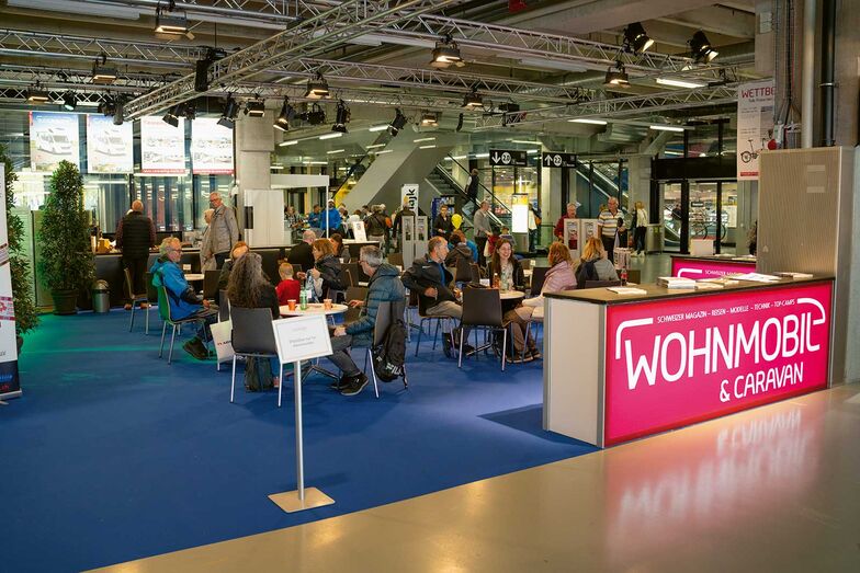 Dieses Jahr begrüssen wir unsere Abonnenten im neuen Foyer zwischen Stage und Cube zum Kaffee. Hier gibt es auch den Wettbewerb für alle.
