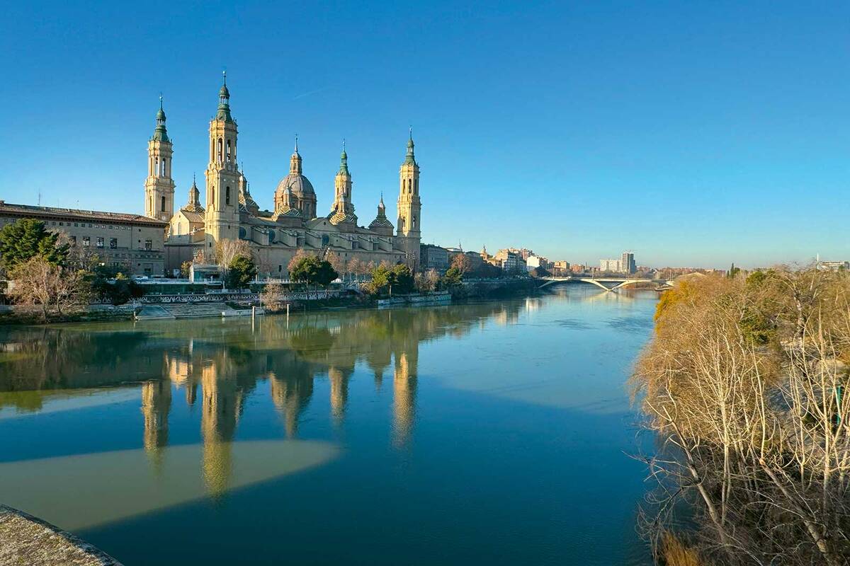 La basilique Notre-Dame-du-Pilier de Saragosse est impressionnante. Il s’agit de la plus grande et d&#039;une des plus importantes églises baroques d&#039;Espagne.