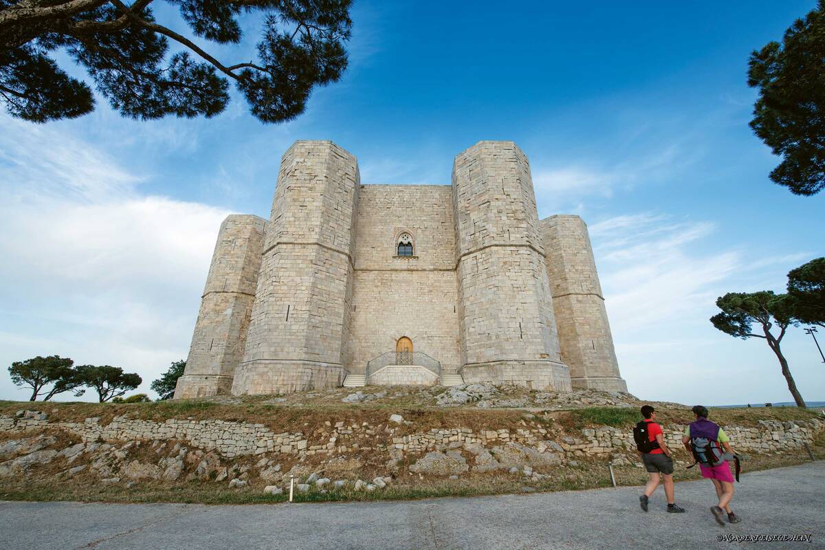 L&#039;architecture du Castel del Monte, qui fait partie du patrimoine mondial de l&#039;UNESCO, est principalement caractérisée par le chiffre huit.