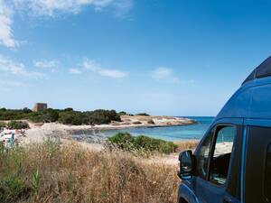 Dans les environs de Monópoli, nous pouvons nous rendre directement à la plage avec le camping-car et faire une petite pause pour nous baigner.