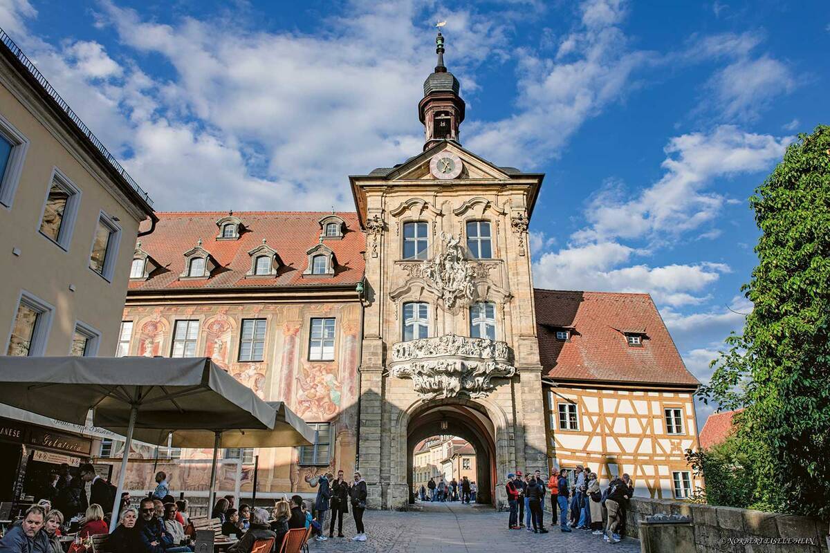 Cette porte monumentale mène à la vieille ville de Wolframs Eschenbach.
