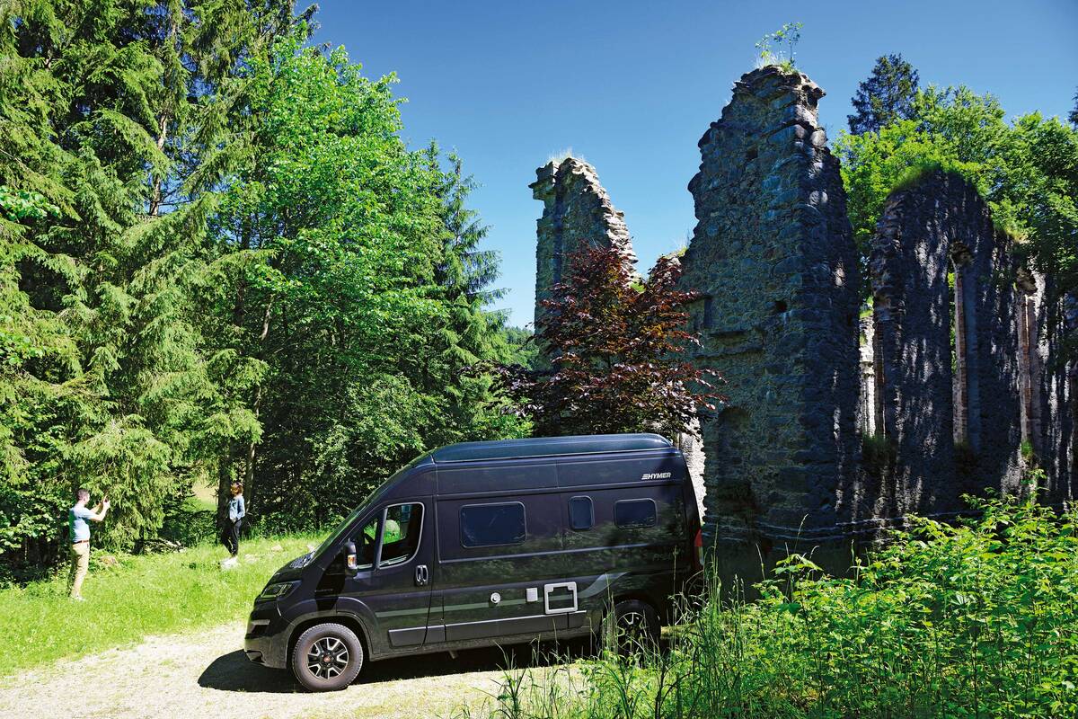 L&#039;église de Hörbrunn devait être construite en signe de prospérité et de dévotion à Dieu mais lorsque les affaires de la verrerie voisine ont moins bien marché, le bâtiment est tombé en ruine.