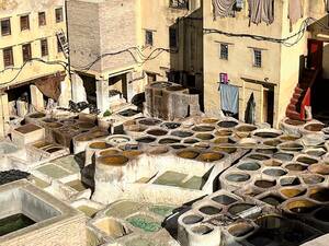 Die legendäre Färberei von Fes – normalerweise ein farbenfrohes Spektakel, freitags aber leider geschlossen.