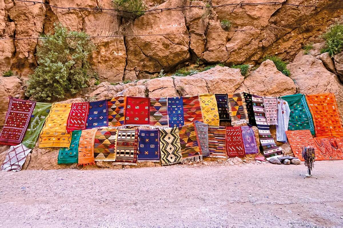 Teppichhändler in der Todra-Schlucht – handgeknüpfte Meisterwerke zwischen imposanten Felswänden.