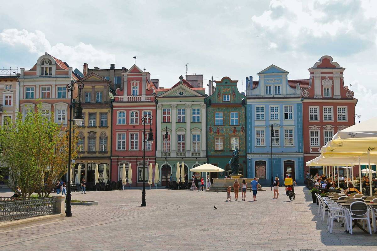 Élégante et animée, la Stary Rynek, place centrale de Poznań, dégage une atmosphère particulière.