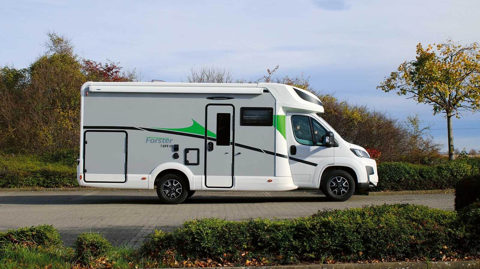 Der teilintegrierte Forster T 699 HB präsentiert sich im modernen Erscheinungsbild und überzeugt ebenso in Sachen Aufbautechnik, Basisfahrzeug und Ausstattung.