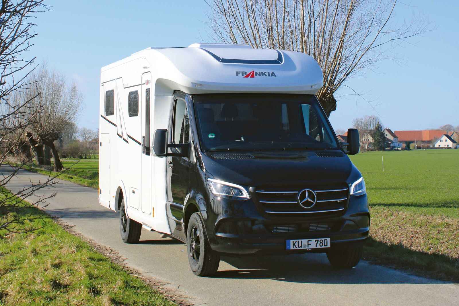 Avec sa structure innovante et sa base premium, le Neo Black Line offre un ensemble cohérent dont l’allure automobile plaît d’emblée sous tous les angles.